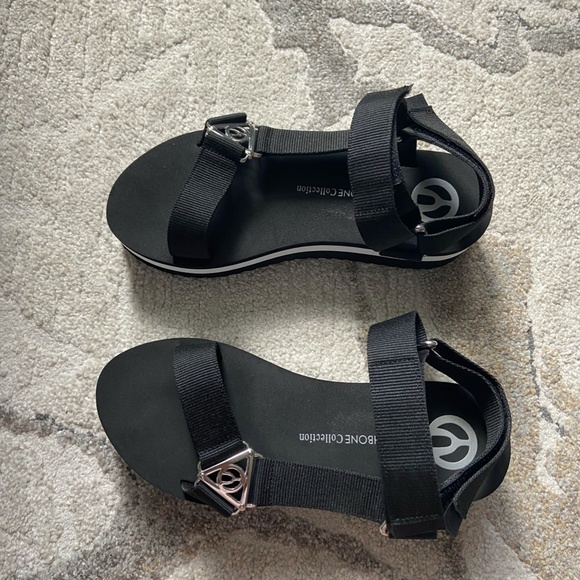 The Wishbone Collection Sandals // Size 7.5 - Picture 4 of 14